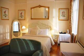 Гостевой дом Kilronan House Дублин Family Room with En Suite (2 Adults + 2 Children)-7